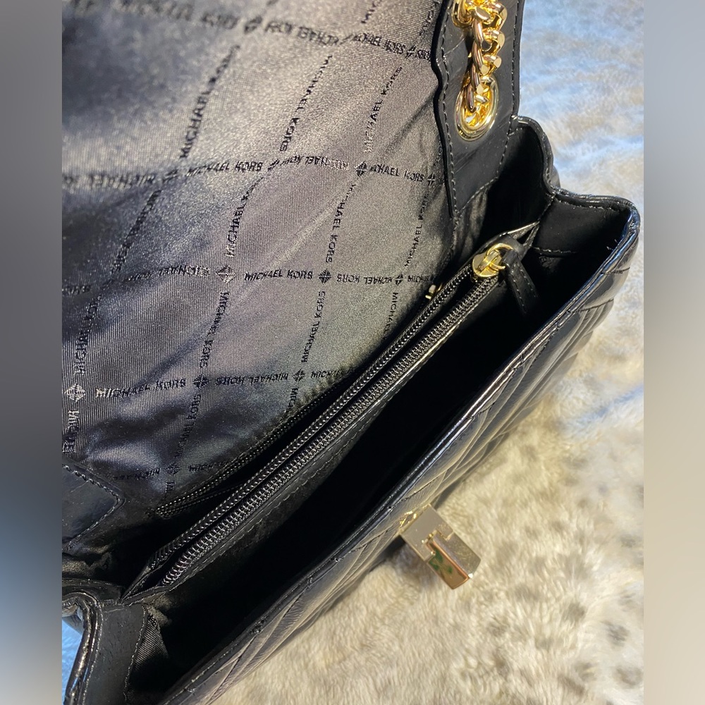 Michael Kors Peyton Shoulder Bag - Picture 6 of 7